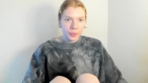 Snapshot of stellaswen chatting on 11.11.25 S T E L L A online show from 11.11.25