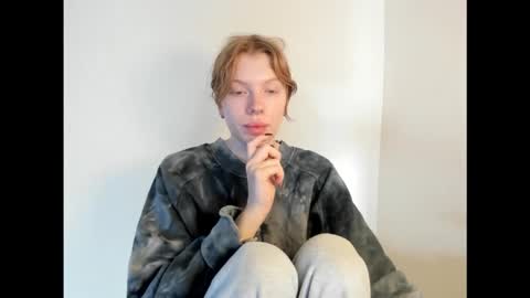 Snapshot of stellaswen chatting on 11.18.25 S T E L L A online show from 11.18.25