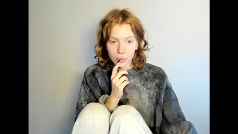 Snapshot of stellaswen chatting on 11.25.25 S T E L L A online show from 11.25.25