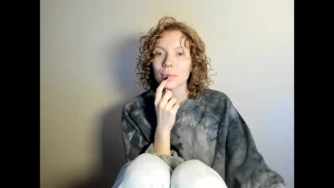 Snapshot of stellaswen chatting on 11.28.25 S T E L L A online show from 11.28.25