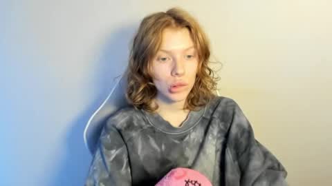 Snapshot of stellaswen chatting on 12.17.25 S T E L L A online show from 12.17.25