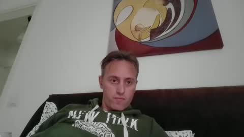 Snapshot of sten015 chatting on 11.18.25 sten015 online show from 11.18.25