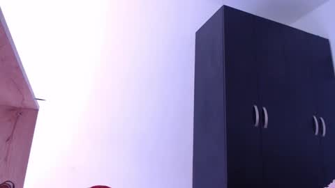 Snapshot of step_daughter_ chatting on 11.08.25 MIA online show from 11.08.25