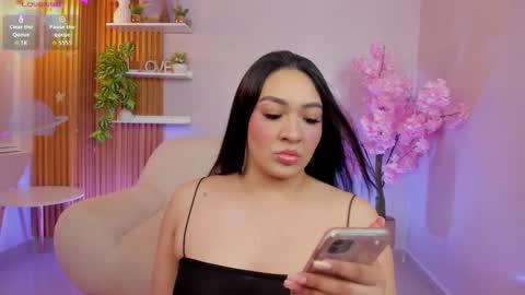 Snapshot of stephania_diamond chatting on 09.16.25 online show from 09.16.25