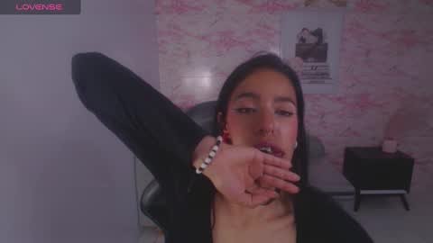 Snapshot of stephania_t chatting on 12.27.24 Stephania online show from 12.27.24