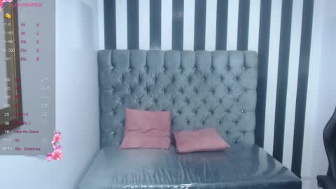 Snapshot of stephania_t chatting on 01.11.25 Stephania online show from 01.11.25