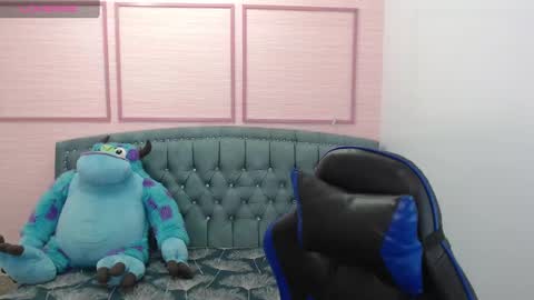 Snapshot of stephania_t chatting on 01.28.25 Stephania online show from 01.28.25