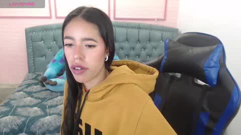 Snapshot of stephania_t chatting on 01.29.25 Stephania online show from 01.29.25