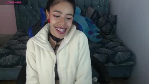 Snapshot of stephania_t chatting on 02.01.25 Stephania online show from 02.01.25