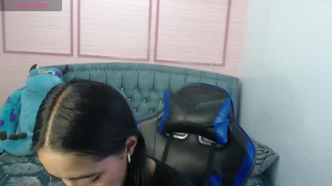 Snapshot of stephania_t chatting on 02.05.25 Stephania online show from 02.05.25