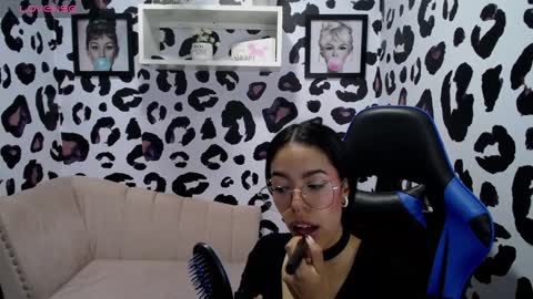 Snapshot of stephania_t chatting on 02.06.25 Stephania online show from 02.06.25