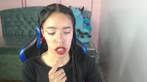 Snapshot of stephania_t chatting on 02.21.25 Stephania online show from 02.21.25