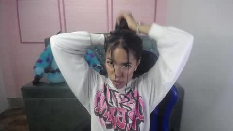 Snapshot of stephania_t chatting on 03.08.25 Stephania online show from 03.08.25