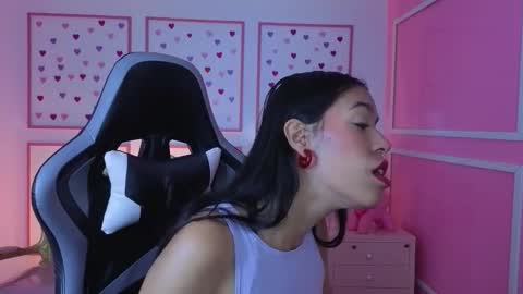 Snapshot of stephania_t chatting on 09.24.25 Stephania online show from 09.24.25