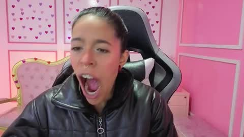 Snapshot of stephania_t chatting on 09.26.25 Stephania online show from 09.26.25