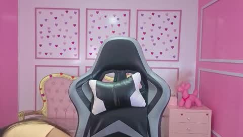 Snapshot of stephania_t chatting on 09.29.25 Stephania online show from 09.29.25