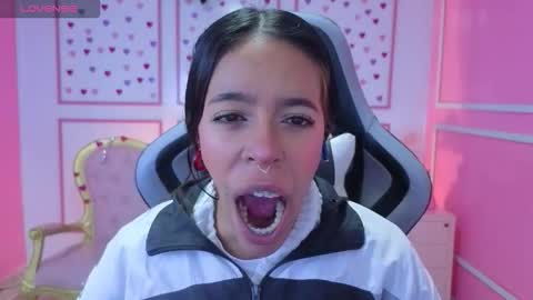 Snapshot of stephania_t chatting on 10.17.25 Stephania online show from 10.17.25