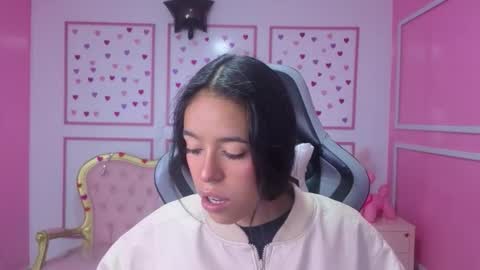 Snapshot of stephania_t chatting on 10.20.25 Stephania online show from 10.20.25