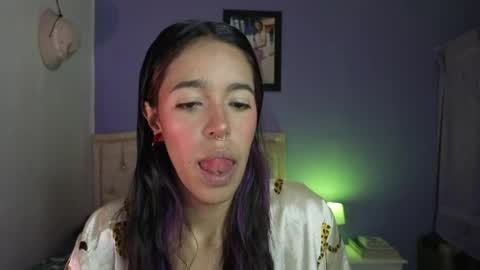 Snapshot of stephania_t chatting on 03.24.26 Stephania online show from 03.24.26