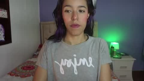 Snapshot of stephania_t chatting on 04.22.26 Stephania online show from 04.22.26