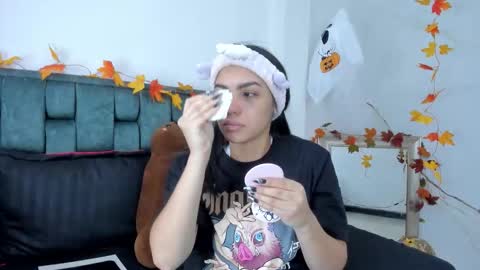 Snapshot of stephanysc chatting on 10.26.25 Stefanny online show from 10.26.25