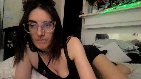 Snapshot of stephielynnnnn chatting on 03.05.26 stephielynnnnn online show from 03.05.26