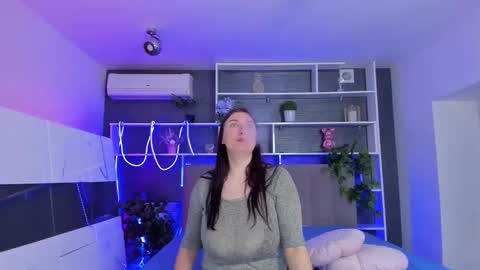 Snapshot of stephierousee chatting on 04.27.26 Stephie online show from 04.27.26