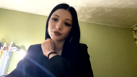 Snapshot of stephniesolie chatting on 11.20.25 StephanI online show from 11.20.25