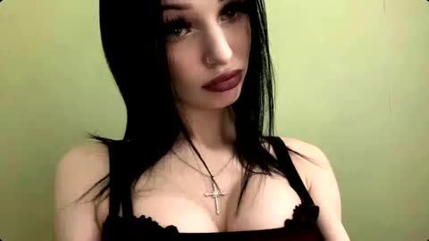 Snapshot of stephniesolie chatting on 11.30.25 StephanI online show from 11.30.25