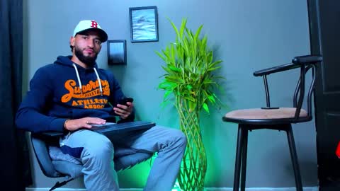 Snapshot of stev_velez chatting on 10.06.25 Steve online show from 10.06.25