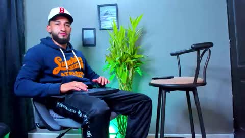 Snapshot of stev_velez chatting on 10.08.25 Steve online show from 10.08.25