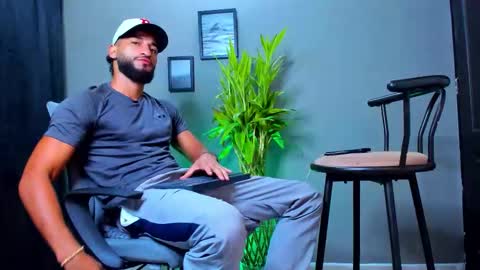 Snapshot of stev_velez chatting on 10.09.25 Steve online show from 10.09.25