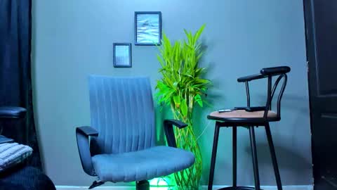 Snapshot of stev_velez chatting on 11.06.25 Steve online show from 11.06.25