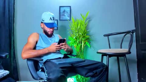 Snapshot of stev_velez chatting on 11.07.25 Steve online show from 11.07.25