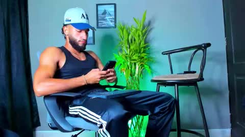 Snapshot of stev_velez chatting on 11.11.25 Steve online show from 11.11.25