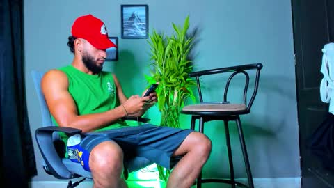 Snapshot of stev_velez chatting on 11.13.25 Steve online show from 11.13.25