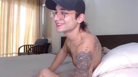 Snapshot of steveoceanbeanhuge chatting on 02.05.25 Alex online show from 02.05.25