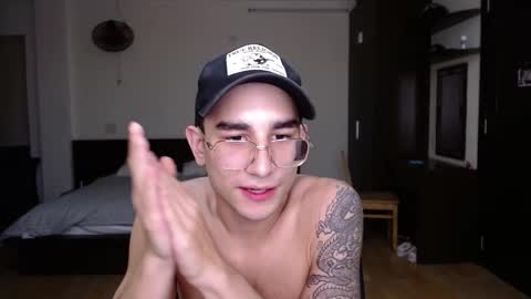 Snapshot of steveoceanbeanhuge chatting on 02.27.25 Alex online show from 02.27.25