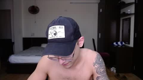 Snapshot of steveoceanbeanhuge chatting on 02.28.25 Alex online show from 02.28.25