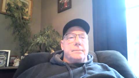 Snapshot of stew1014 chatting on 12.20.24 bobby online show from 12.20.24