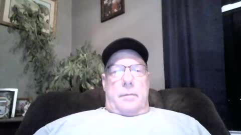 Snapshot of stew1014 chatting on 12.22.24 bobby online show from 12.22.24