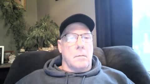 Snapshot of stew1014 chatting on 12.26.24 bobby online show from 12.26.24