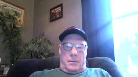 Snapshot of stew1014 chatting on 12.27.24 bobby online show from 12.27.24