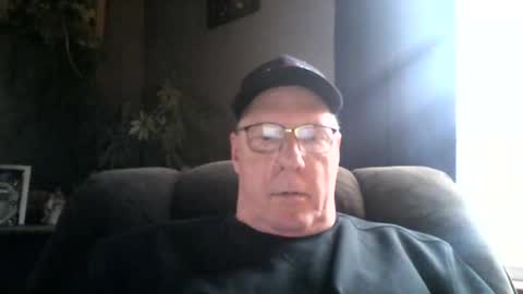 Snapshot of stew1014 chatting on 12.27.24 bobby online show from 12.27.24