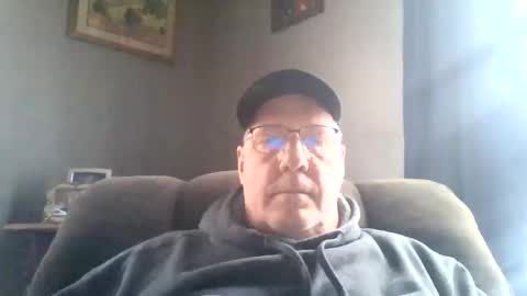 Snapshot of stew1014 chatting on 01.10.25 bobby online show from 01.10.25