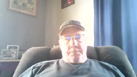 Snapshot of stew1014 chatting on 01.30.25 bobby online show from 01.30.25