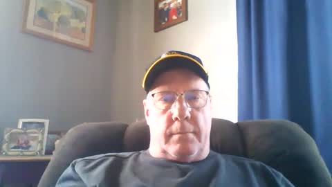 Snapshot of stew1014 chatting on 02.13.25 bobby online show from 02.13.25