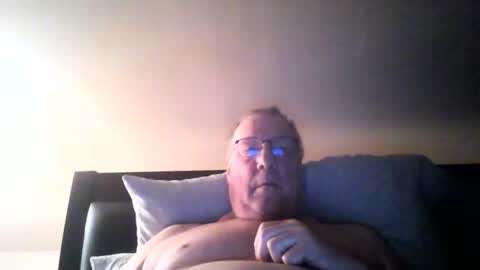 Snapshot of stew1014 chatting on 02.14.25 bobby online show from 02.14.25