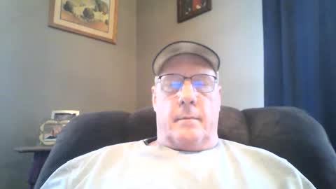 Snapshot of stew1014 chatting on 02.26.25 bobby online show from 02.26.25