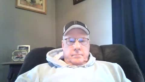 Snapshot of stew1014 chatting on 11.21.25 bobby online show from 11.21.25